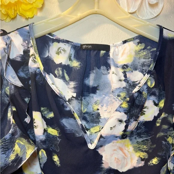 Gibson Navy Floral Ruffle Sleeve Blouse with White Roses - Picture 5 of 12